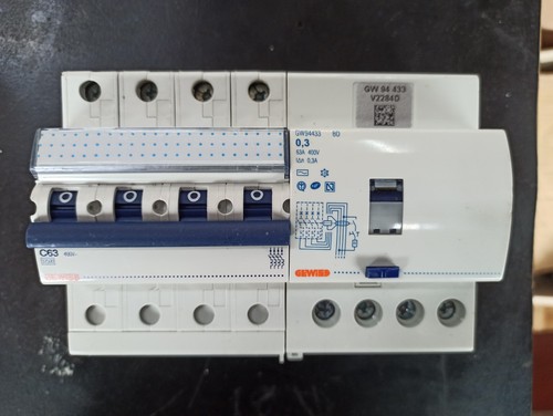 Interruttore magnetotermico